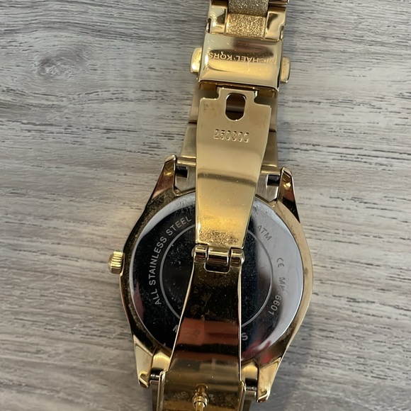 Gold Michael Kors watch EUC with box - Picture 5 of 7